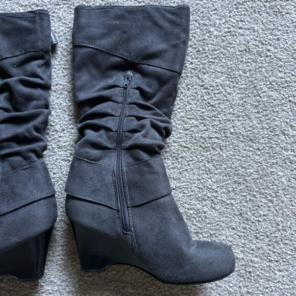 Journee Collection Gray Suede Wedge Zip Up Boots w/Buckle Accents Women’s Size 6 - Picture 5 of 12
